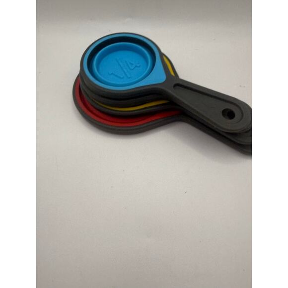 Collapsible measuring cups - Set of 4 - Picture 2 of 4